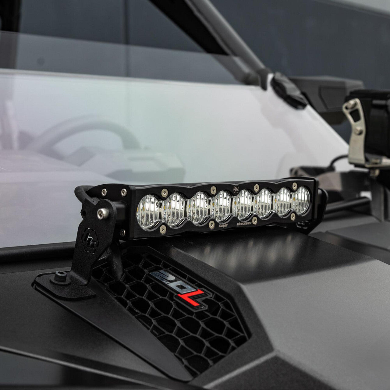 Kit de montaje para barra de luces S8 de 10" en el capó - Polaris RZR Pro-R, Pro-S y Pro-XP 2025