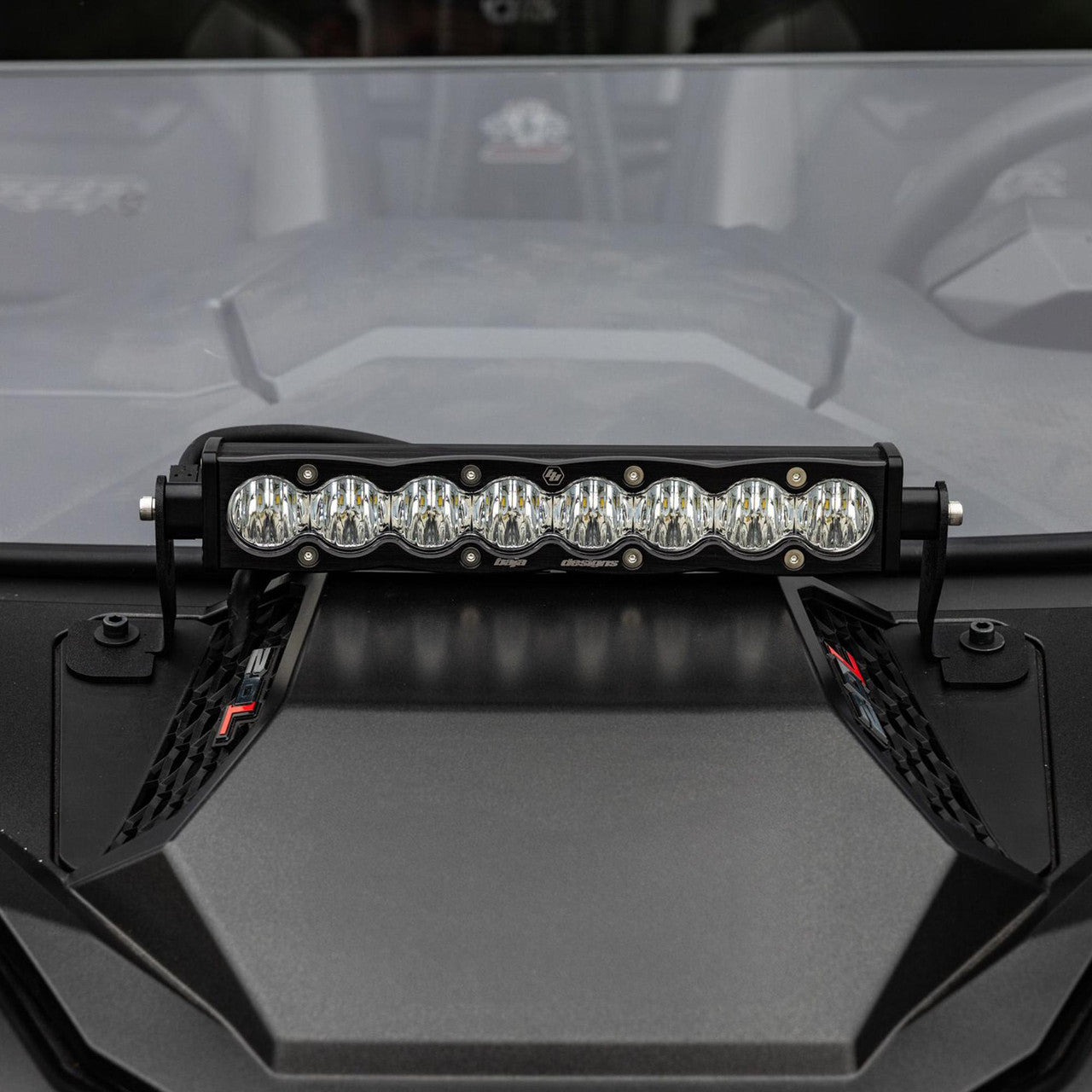 Kit de montaje para barra de luces S8 de 10" en el capó - Polaris RZR Pro-R, Pro-S y Pro-XP 2025